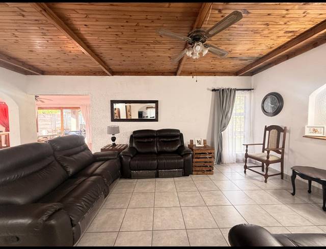 5 BEDROOM HOUSE FOR SALE IN HUTTENHEIGHTS